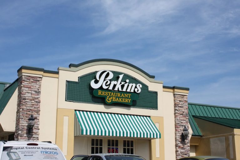 Does Perkins Serve Breakfast All Day